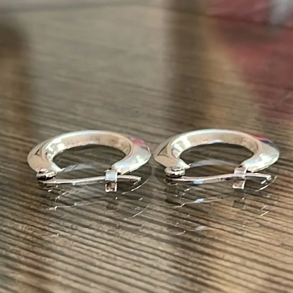 Vintage Sterling Silver Small Puffy Hoop Earrings